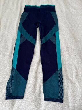 pink VS leggings   size medium   details: -no flaws  -blue colorblock  -stretchy